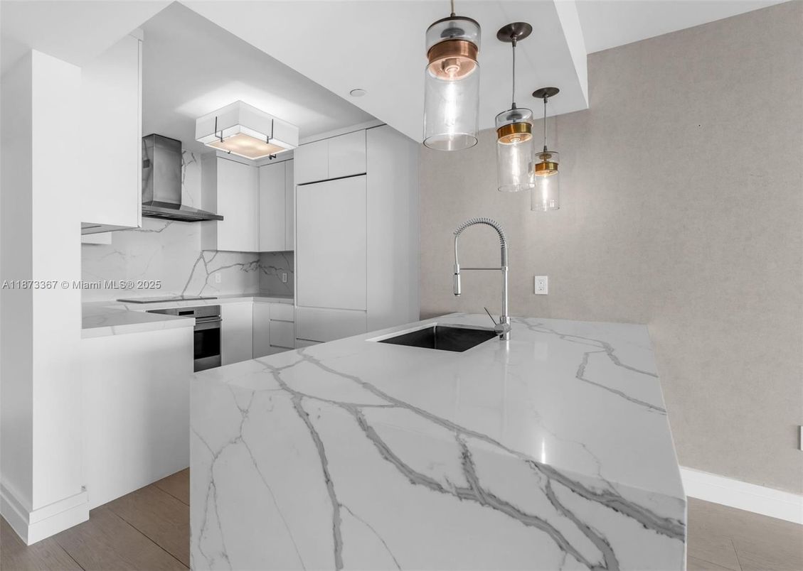 Interior, Kitchen, Marble Walls, Pendant Lights
