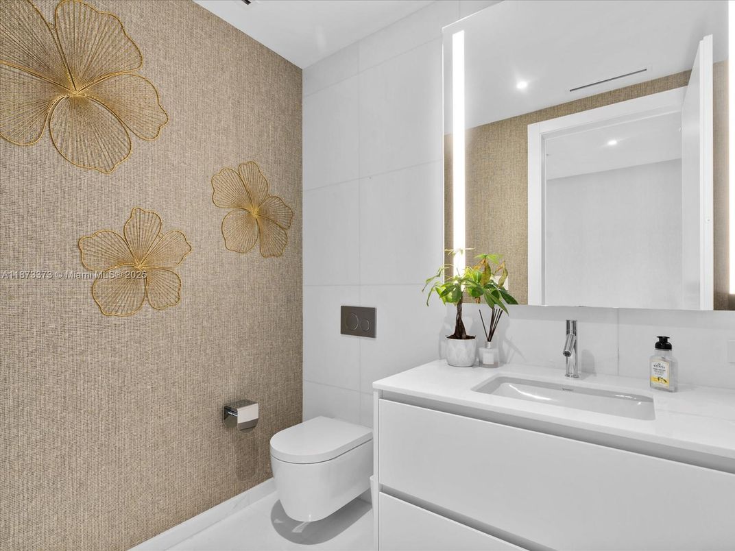 Bathroom, Interior, Recessed Lighting