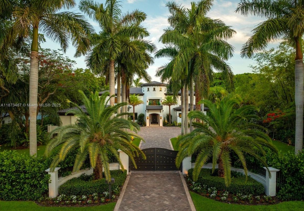 Attached, Exterior, Facade, Spanish Mediterranean