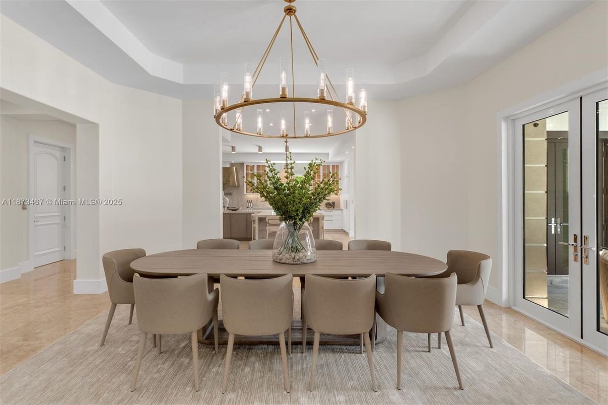 Chandelier, Dining room, Interior, Pendant Lights