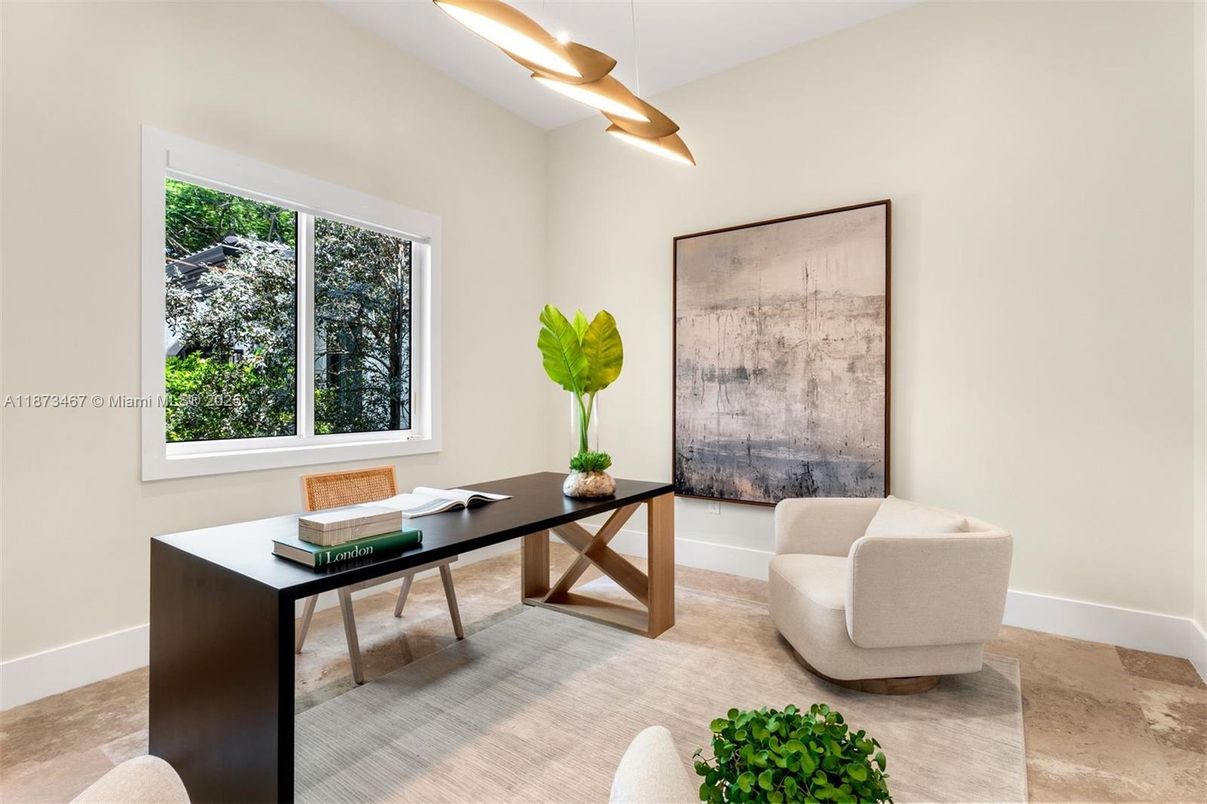 Home Office, Interior