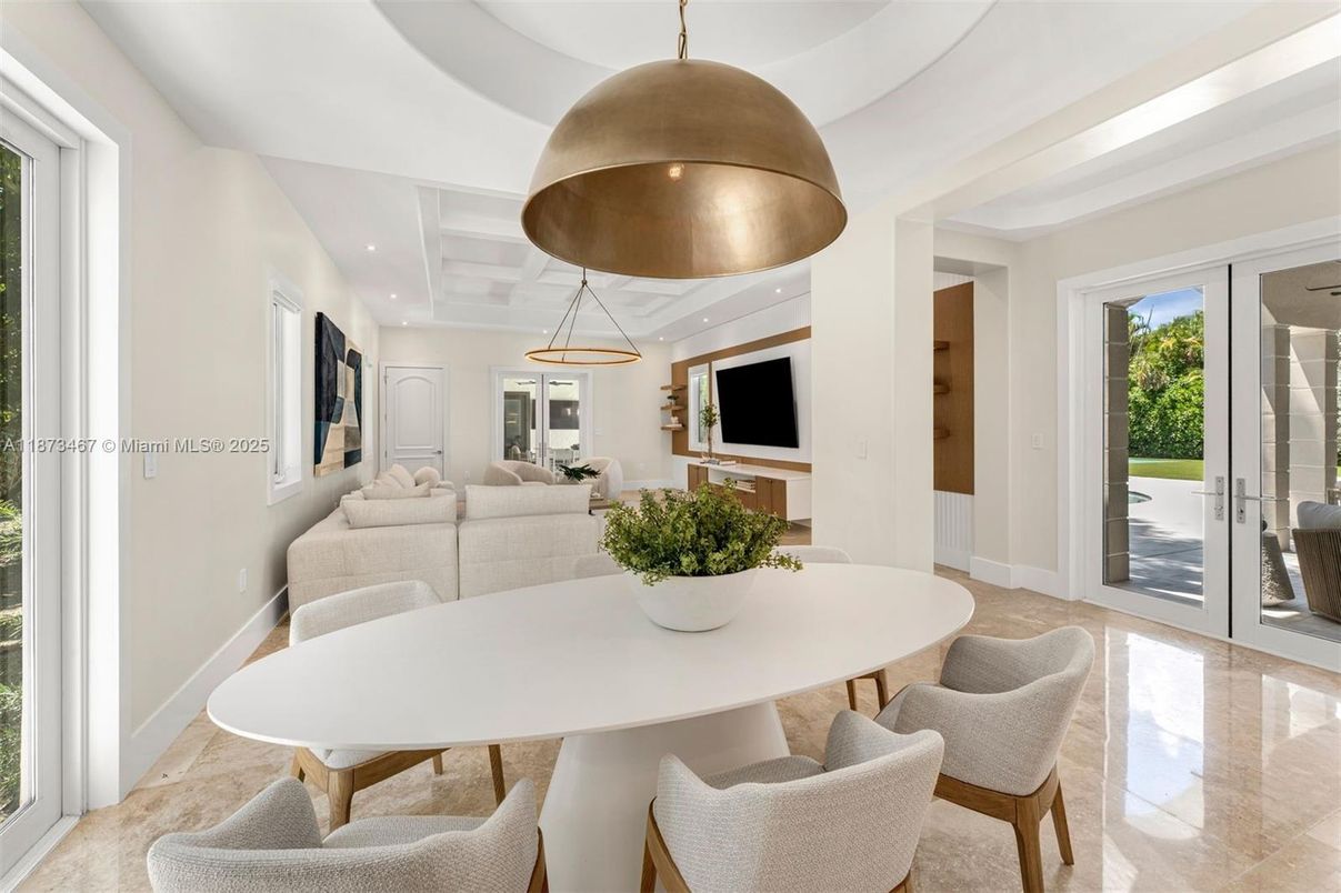 Dining room, Interior, Living room, Pendant Lights, Recessed Lighting