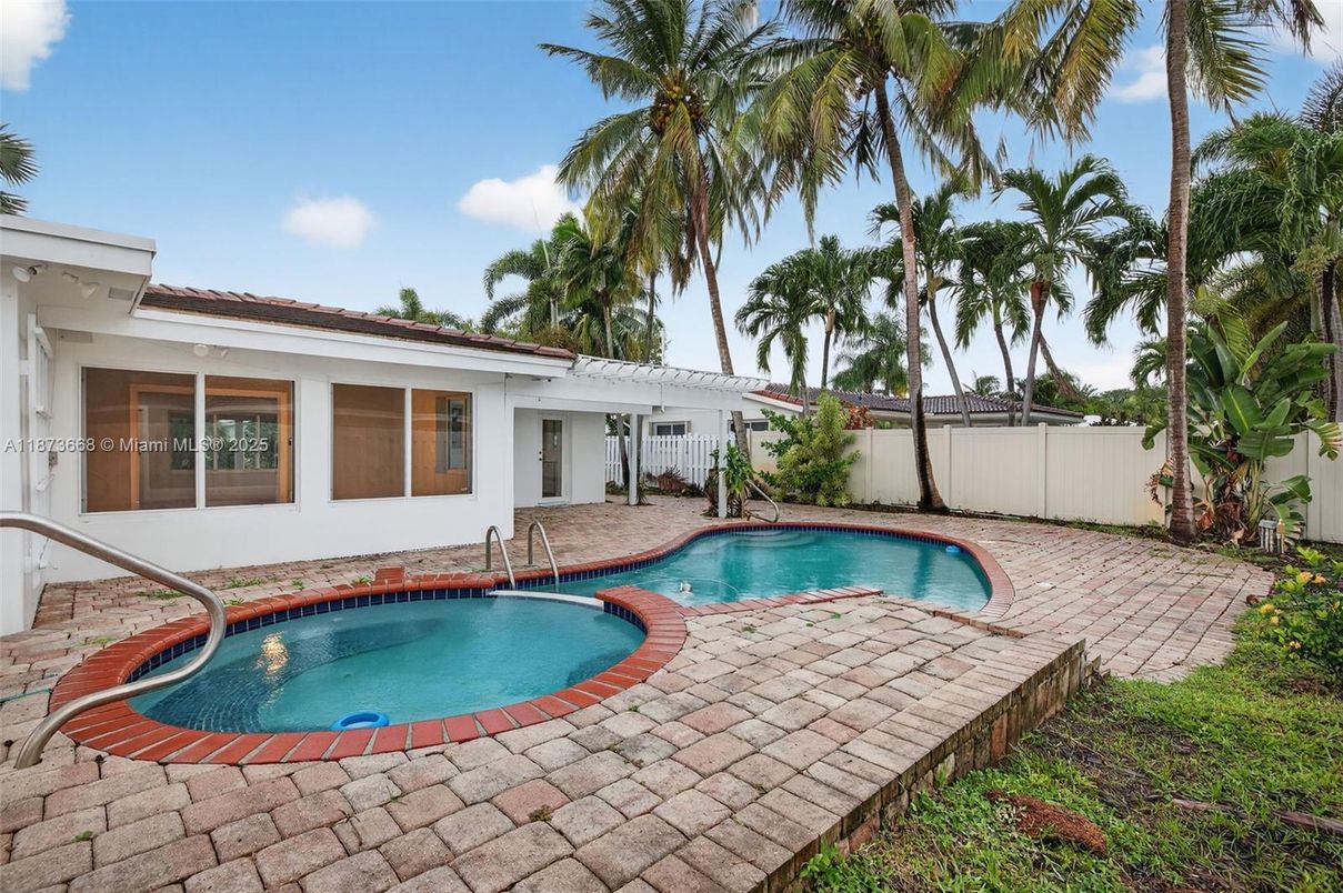Exterior, Pool