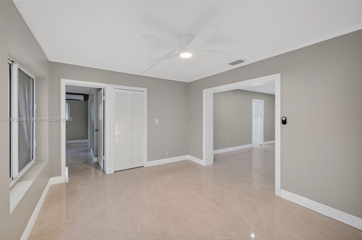 Empty room, Interior, Recessed Lighting