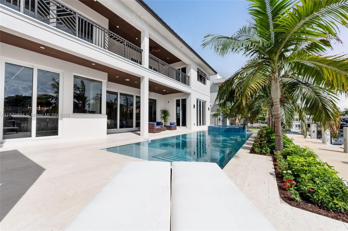 Exterior, Pool