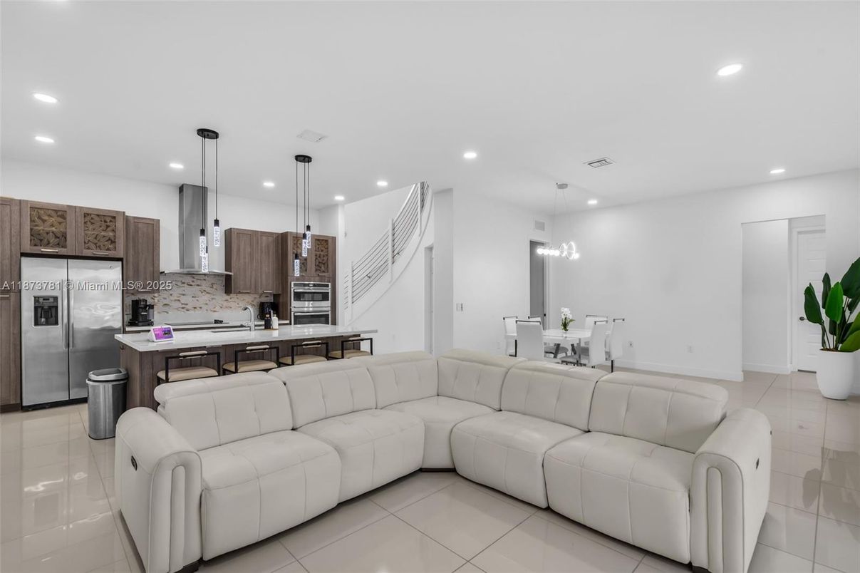 Dining room, Interior, Kitchen, Living room, Pendant Lights, Recessed Lighting, Stainless Steel Appliances