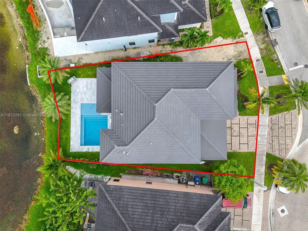 Exterior, Drone