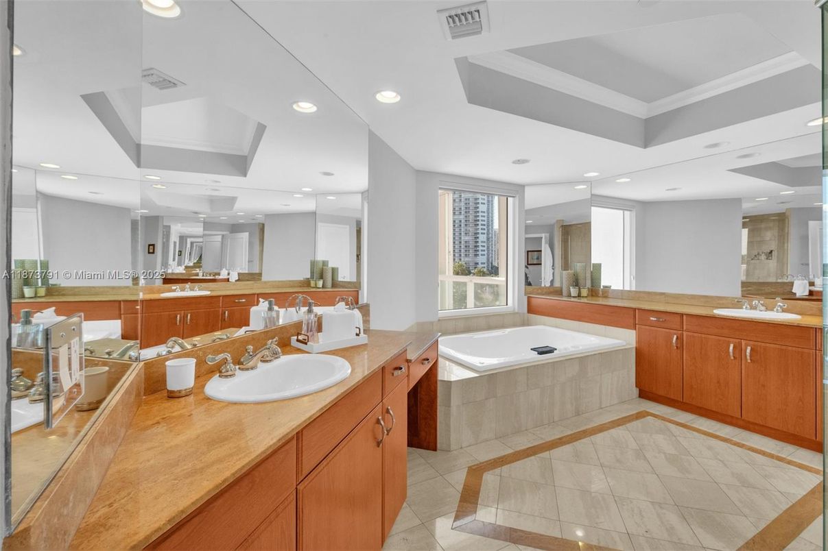 Bathroom, Dual Sink Vanities, Interior, Recessed Lighting