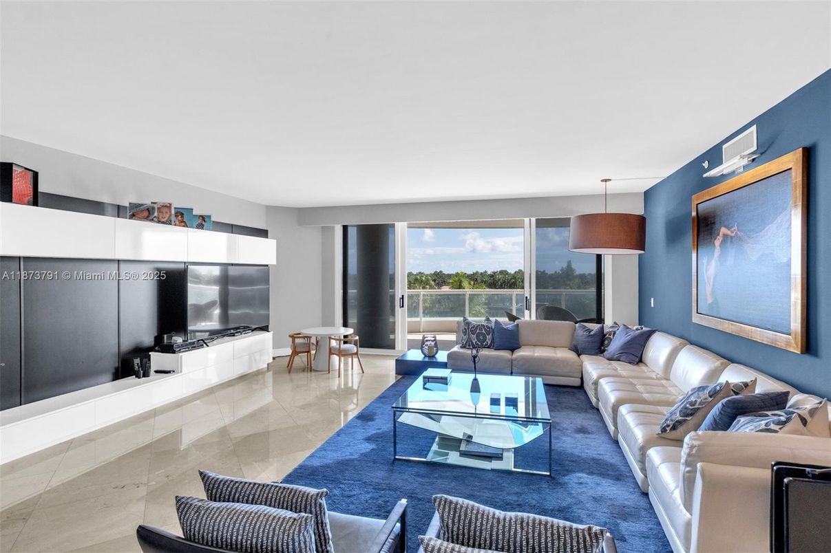 Interior, Living room, Pendant Lights
