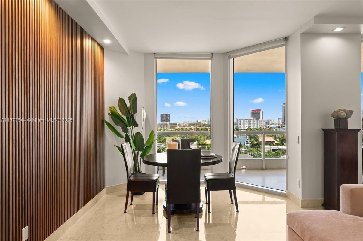 Dining room, Interior, Recessed Lighting, Water