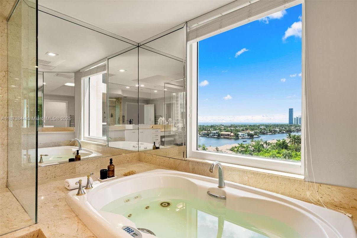 Bathroom, Interior, Recessed Lighting, Water