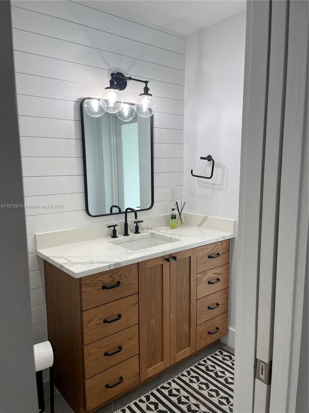Bathroom, Dual Sink Vanities, Interior