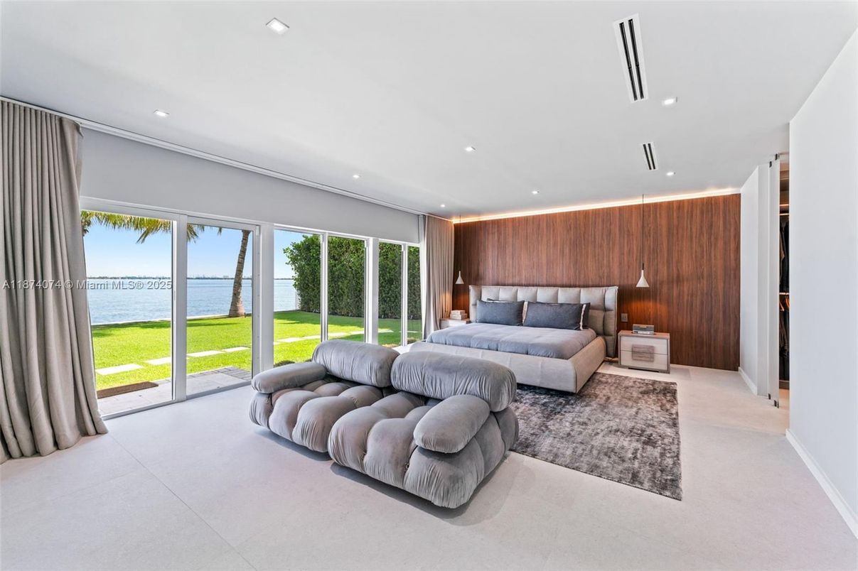 Bedroom, Interior, Recessed Lighting, Water