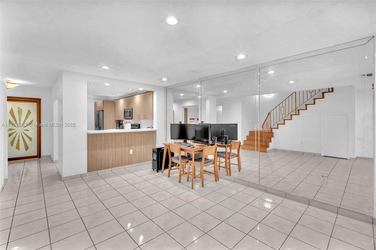Dining room, Interior, Recessed Lighting