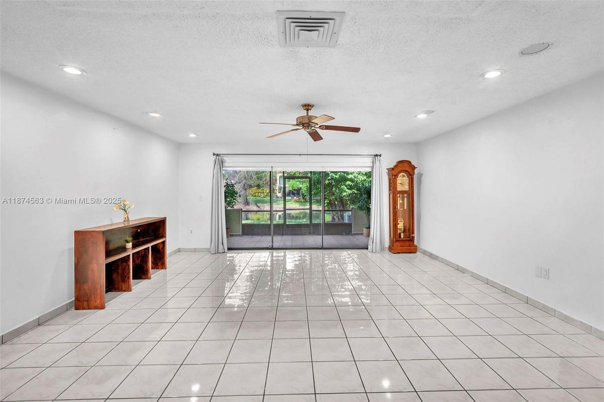 Empty room, Interior, Recessed Lighting