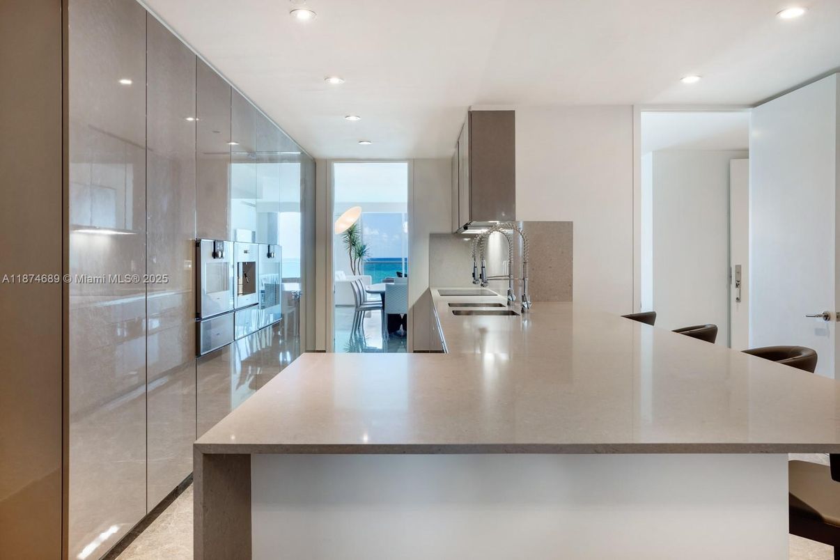 Interior, Kitchen, Recessed Lighting, Water