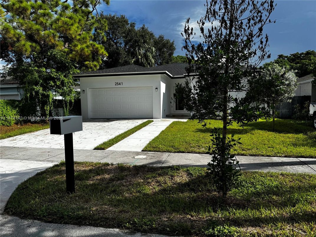 Detached Garage, Exterior