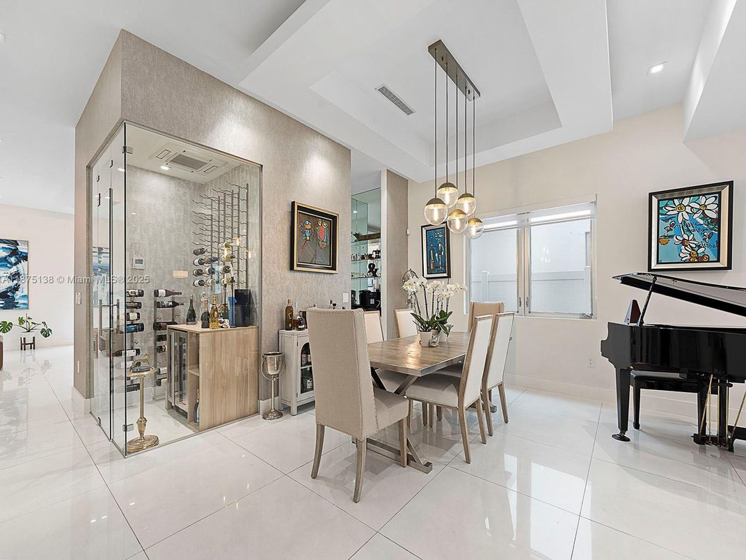 Dining room, Interior, Pendant Lights, Piano, Recessed Lighting