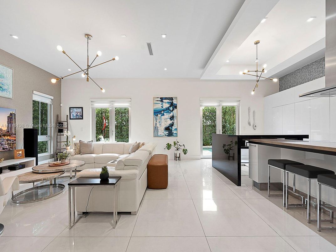 Interior, Living room, Pendant Lights, Recessed Lighting