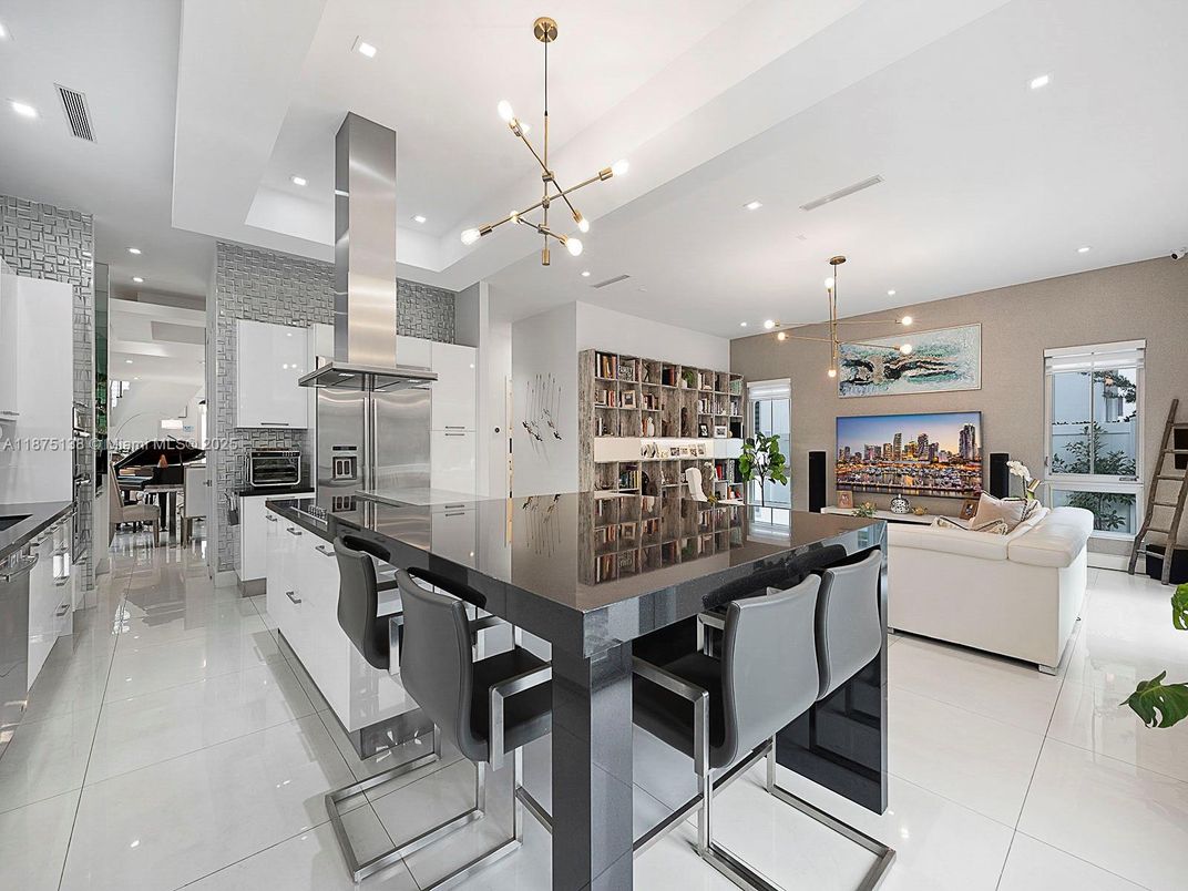 Dining room, Interior, Kitchen, Living room, Pendant Lights, Recessed Lighting, Stainless Steel Appliances