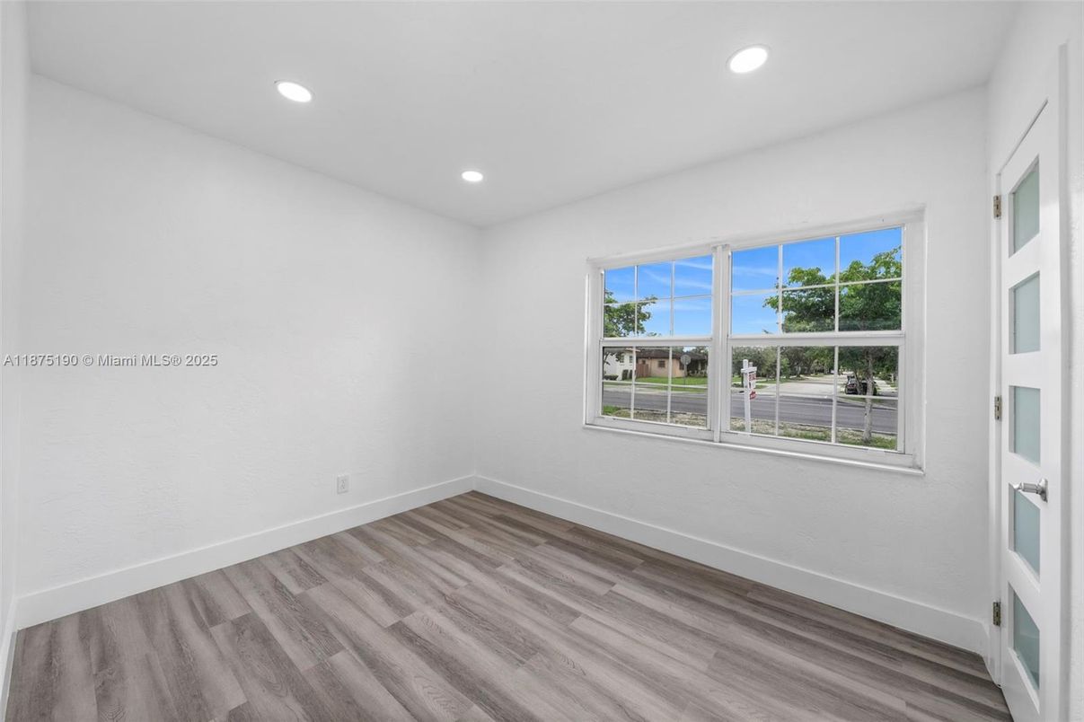 Empty room, Interior, Recessed Lighting, Wood Texture Flooring