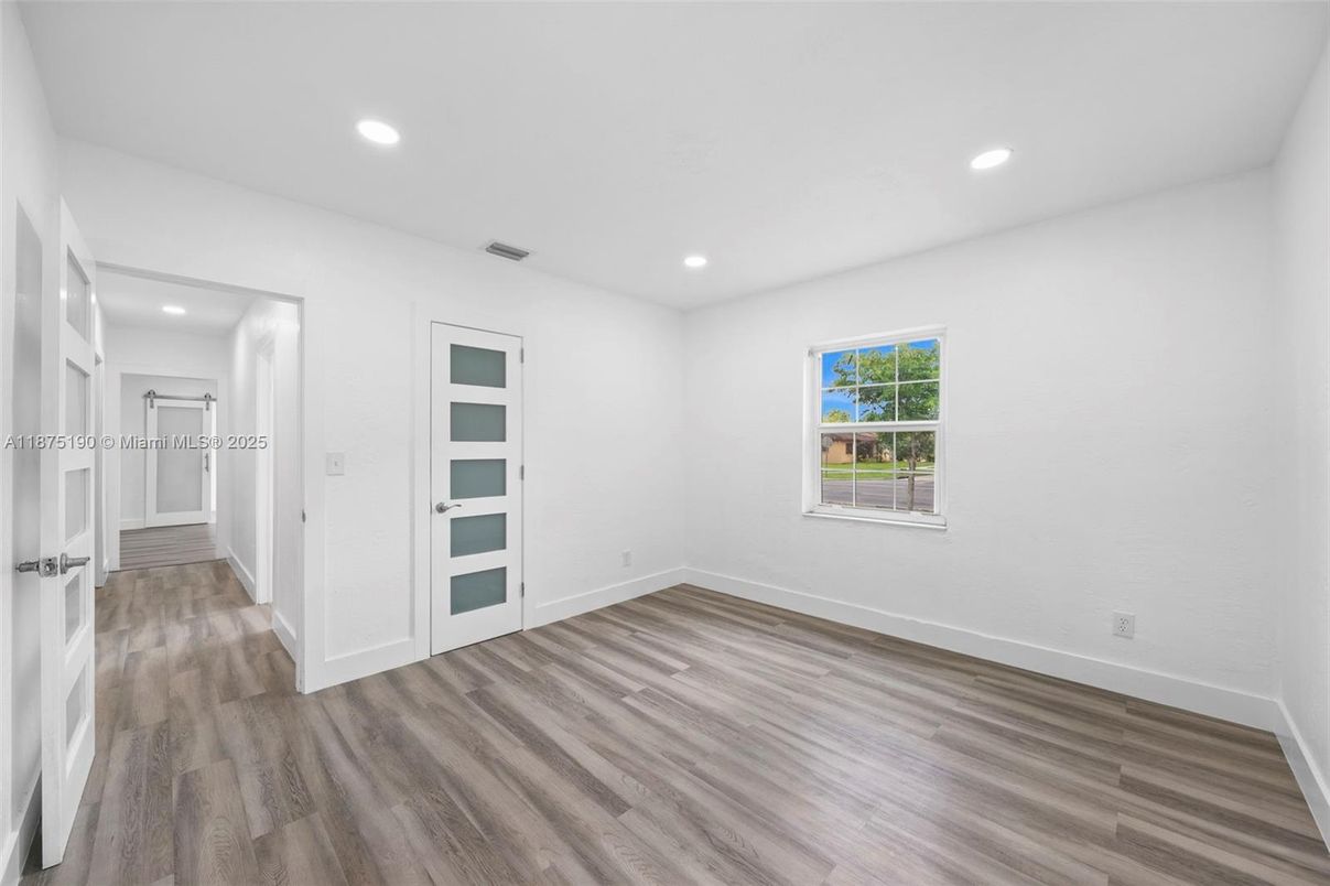 Empty room, Interior, Recessed Lighting, Wood Texture Flooring