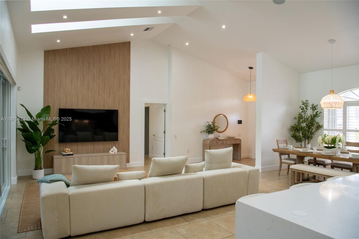 Dining room, Interior, Living room, Pendant Lights, Recessed Lighting