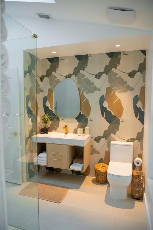 Bathroom, Interior, Recessed Lighting