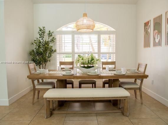 Chandelier, Dining room, Interior, Pendant Lights