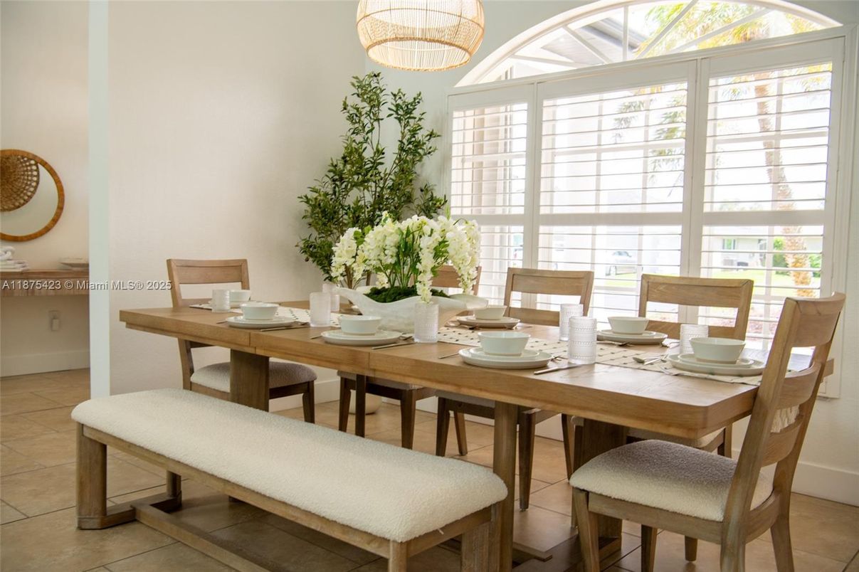 Chandelier, Dining room, Interior