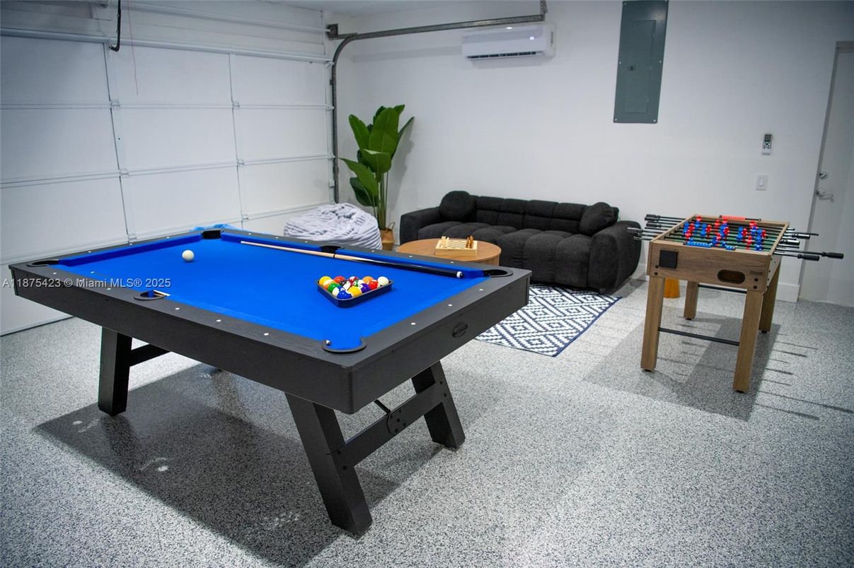Billiard Table, Game Room, Interior