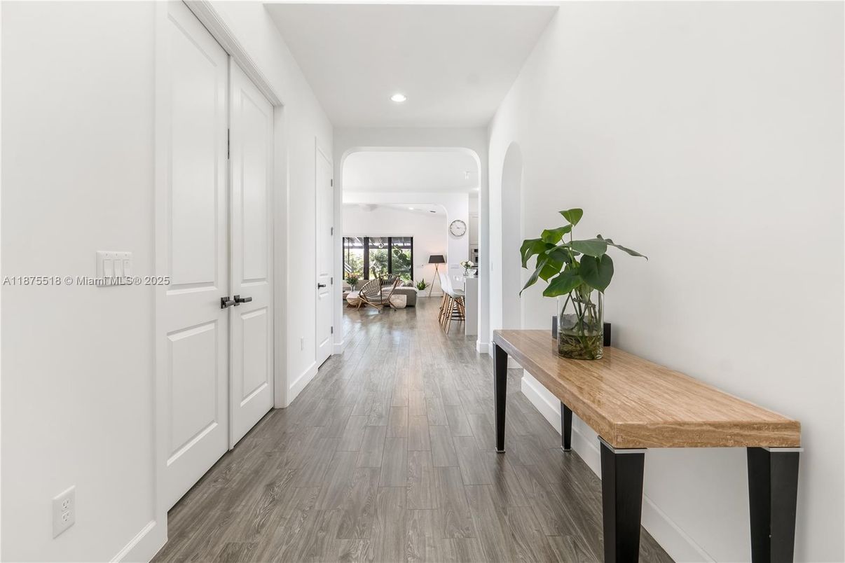 Interior, Recessed Lighting, Wood Texture Flooring