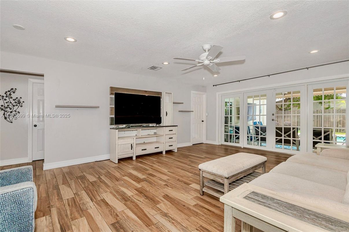 Interior, Living room, Recessed Lighting, Wood Texture Flooring