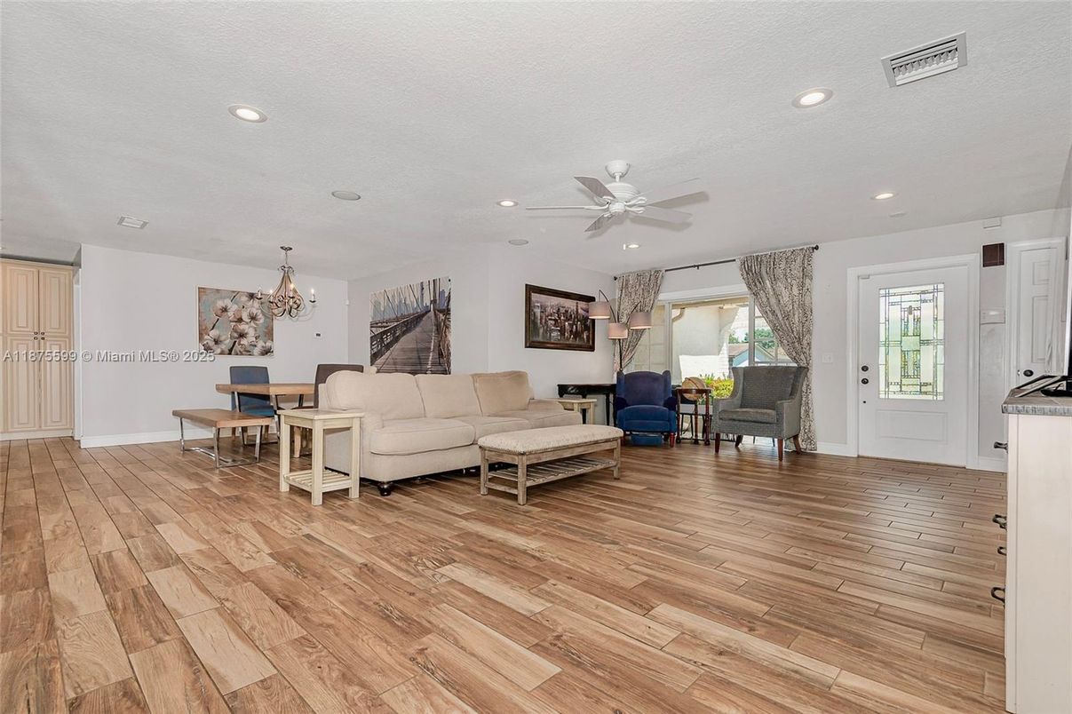 Chandelier, Dining room, Interior, Living room, Recessed Lighting, Wood Texture Flooring