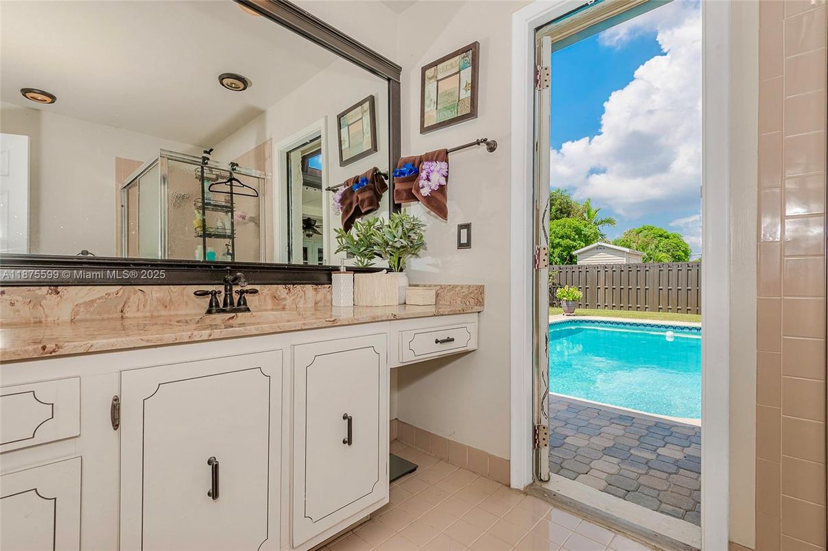 Bathroom, Interior, Recessed Lighting