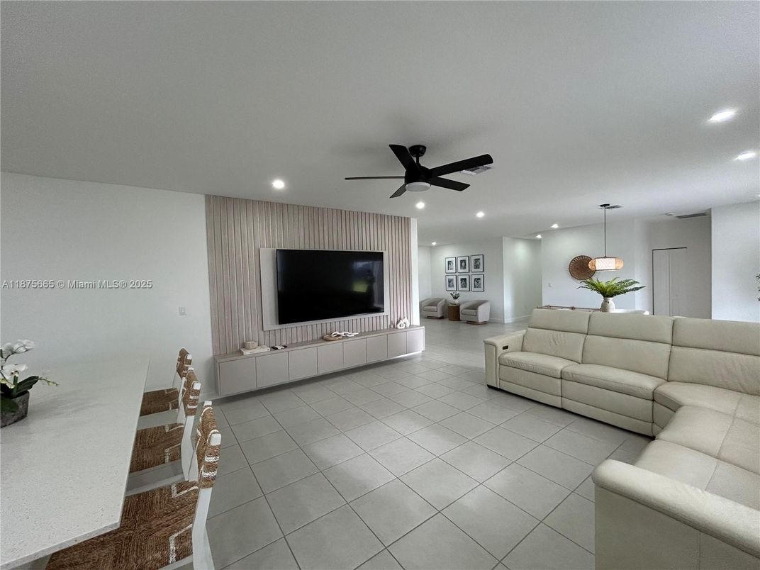 Dining room, Interior, Living room, Recessed Lighting