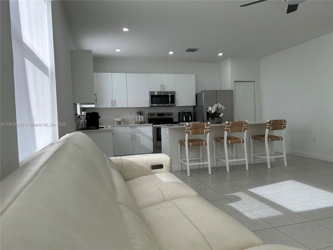 Interior, Kitchen, Living room, Recessed Lighting, Stainless Steel Appliances