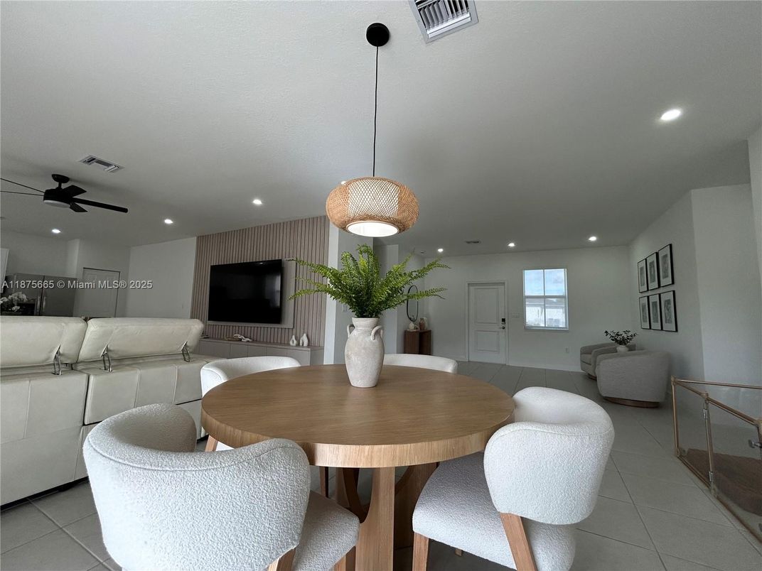 Dining room, Interior, Living room, Pendant Lights, Recessed Lighting