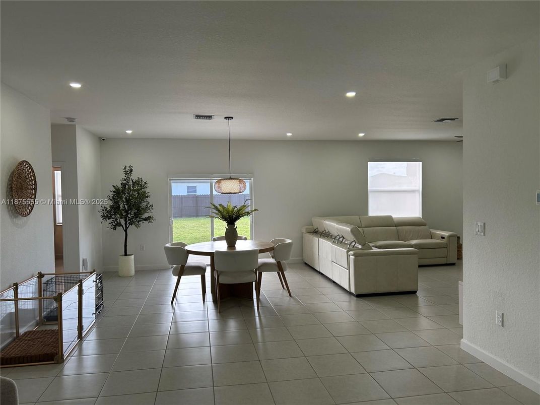 Dining room, Interior, Living room, Pendant Lights, Recessed Lighting