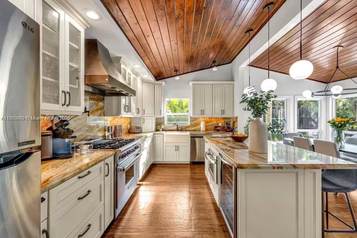 Dining room, Interior, Kitchen, Pendant Lights, Recessed Lighting, Stainless Steel Appliances, Wooden Ceilings, Wood Texture Flooring