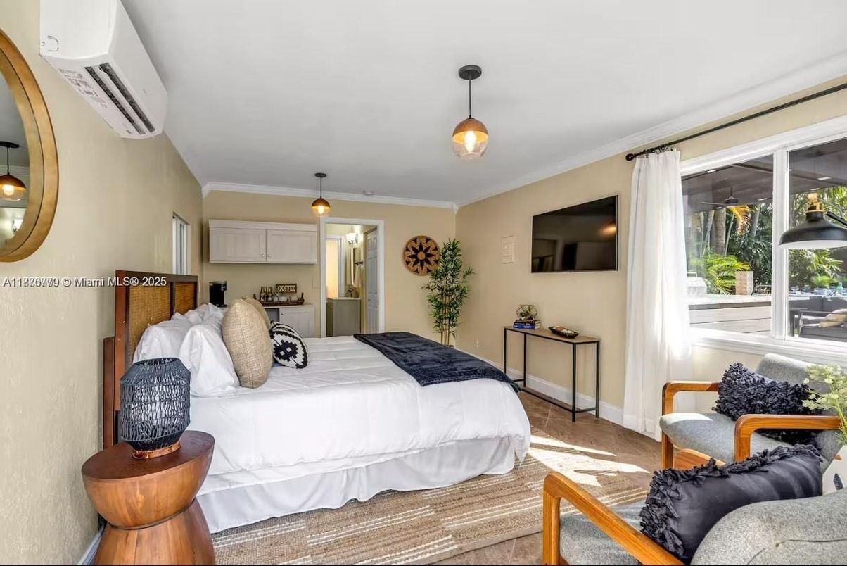 Bedroom, Interior, Pendant Lights