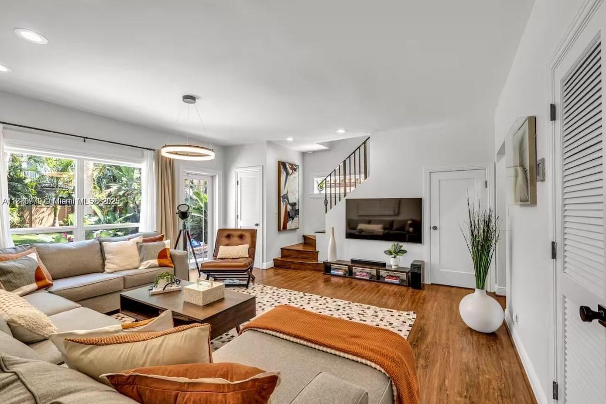 Interior, Living room, Pendant Lights, Recessed Lighting, Wood Texture Flooring