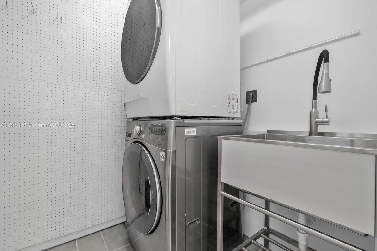 Interior, Washer