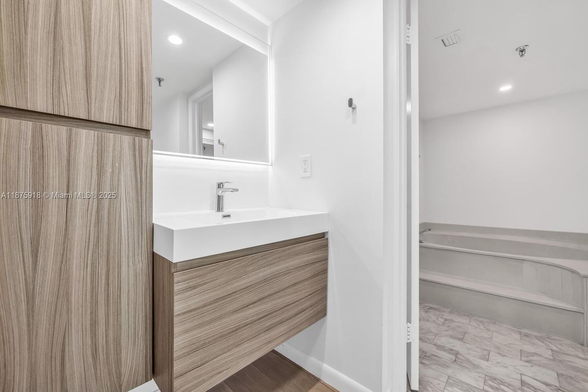 Bathroom, Interior, Marble, Recessed Lighting