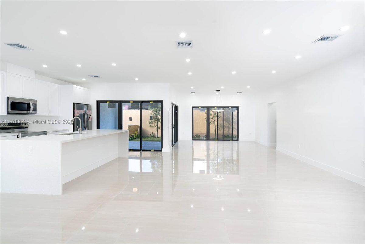 Empty room, Interior, Kitchen, Recessed Lighting