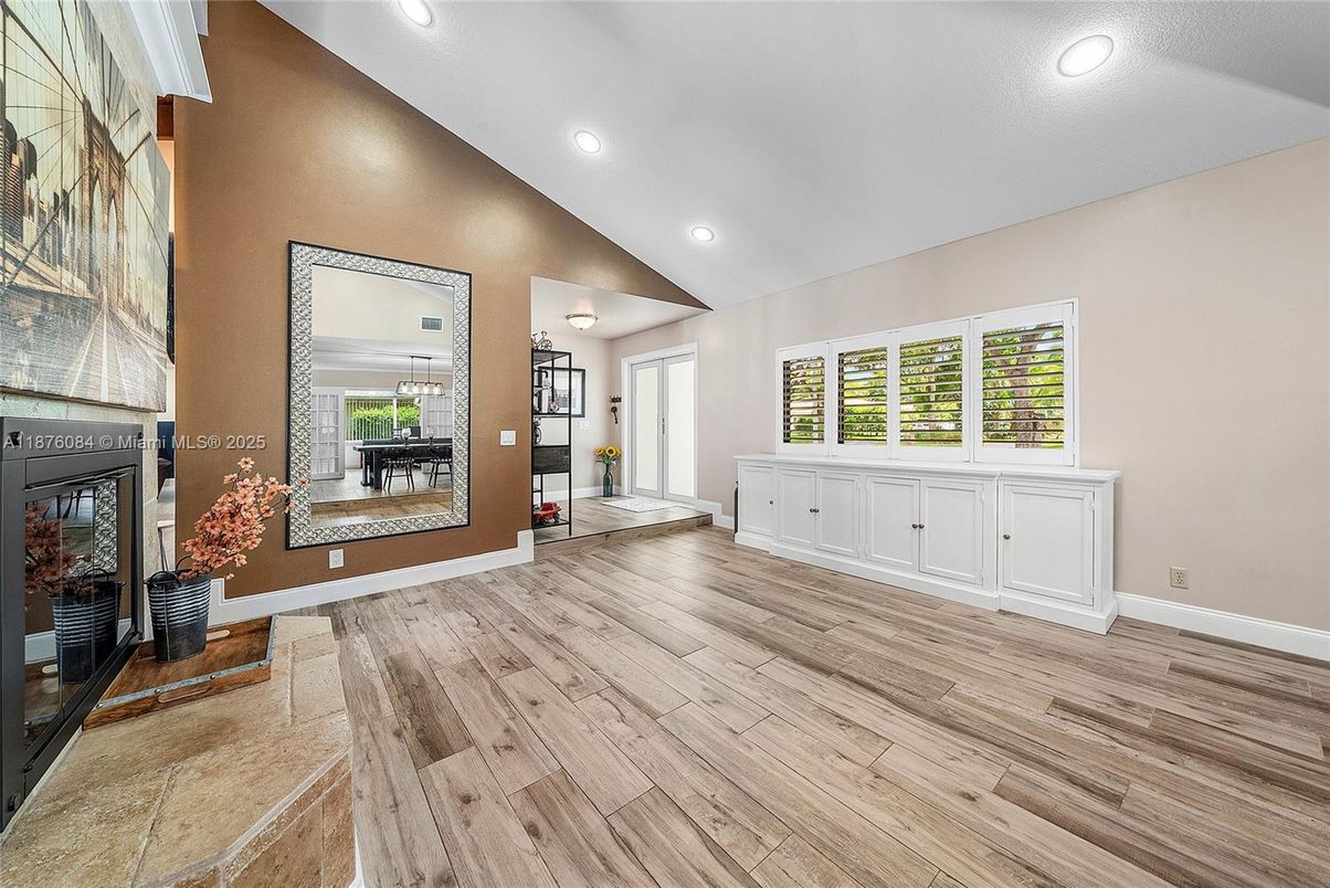 Interior, Recessed Lighting, Wood Texture Flooring