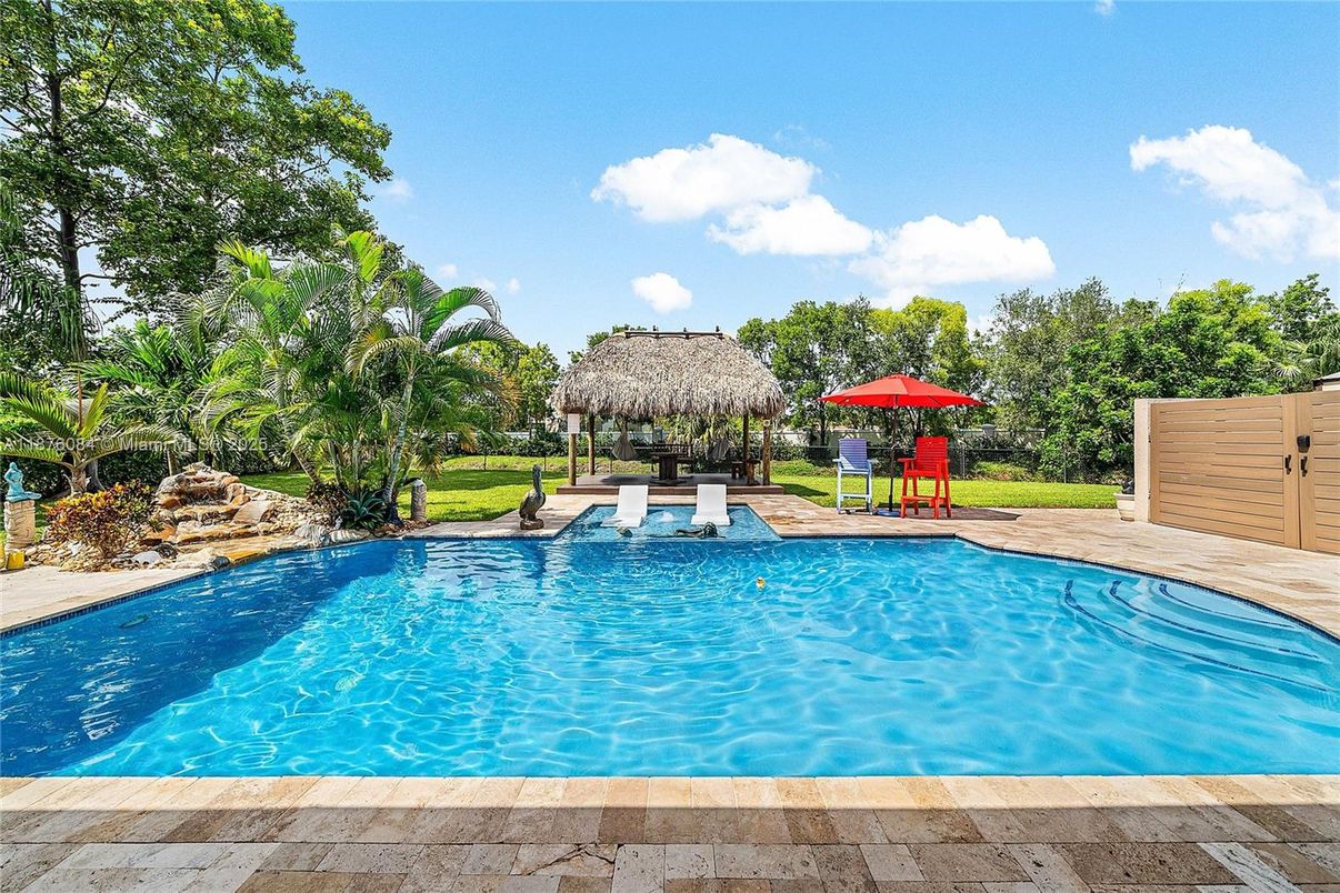 Exterior, Playground, Pool