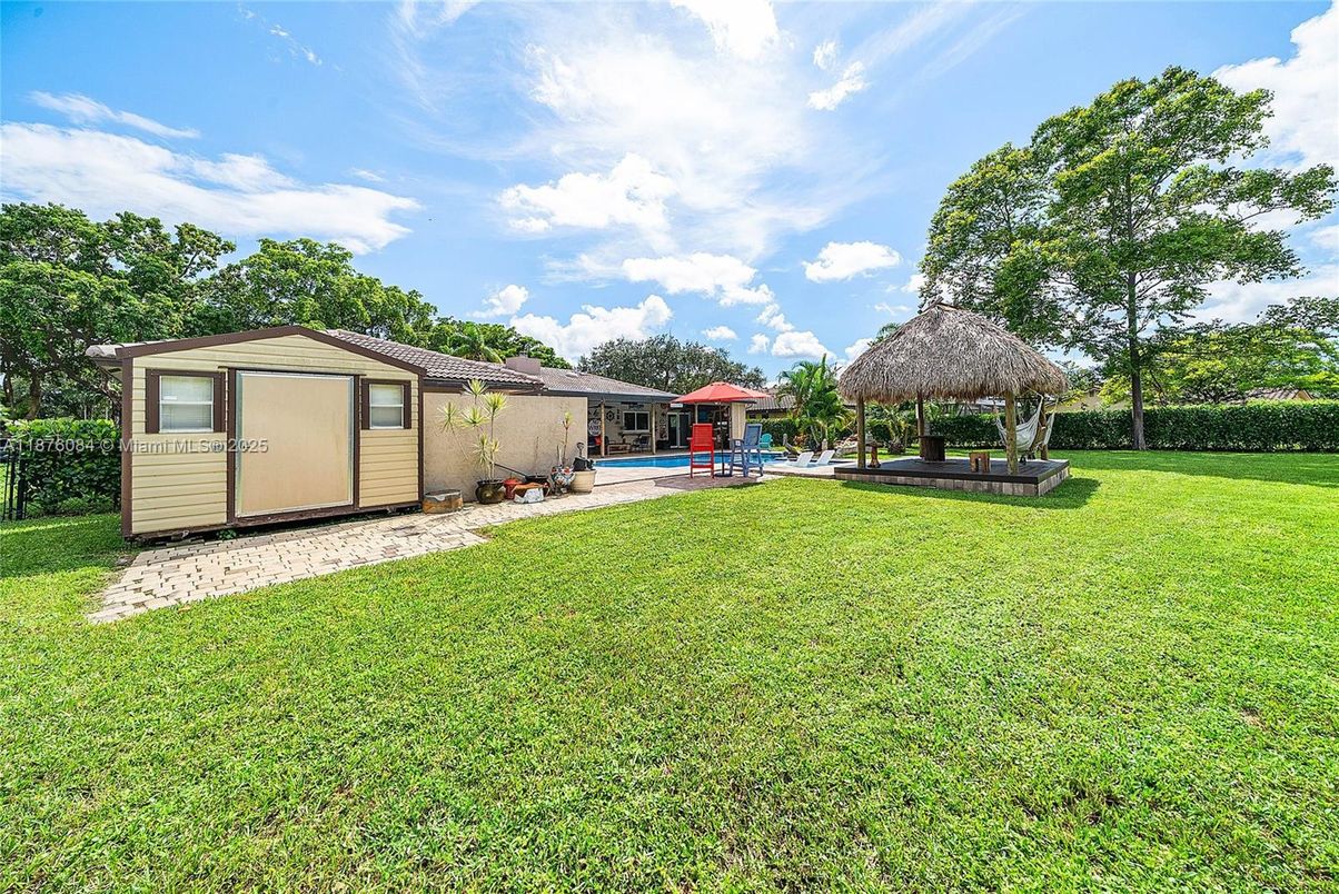 Backyard, Exterior