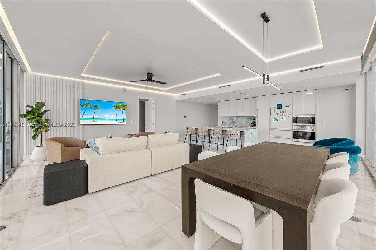 Interior, Kitchen, Living room, Pendant Lights, Recessed Lighting, Stainless Steel Appliances