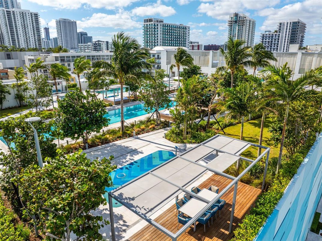 Exterior, Pool, Other